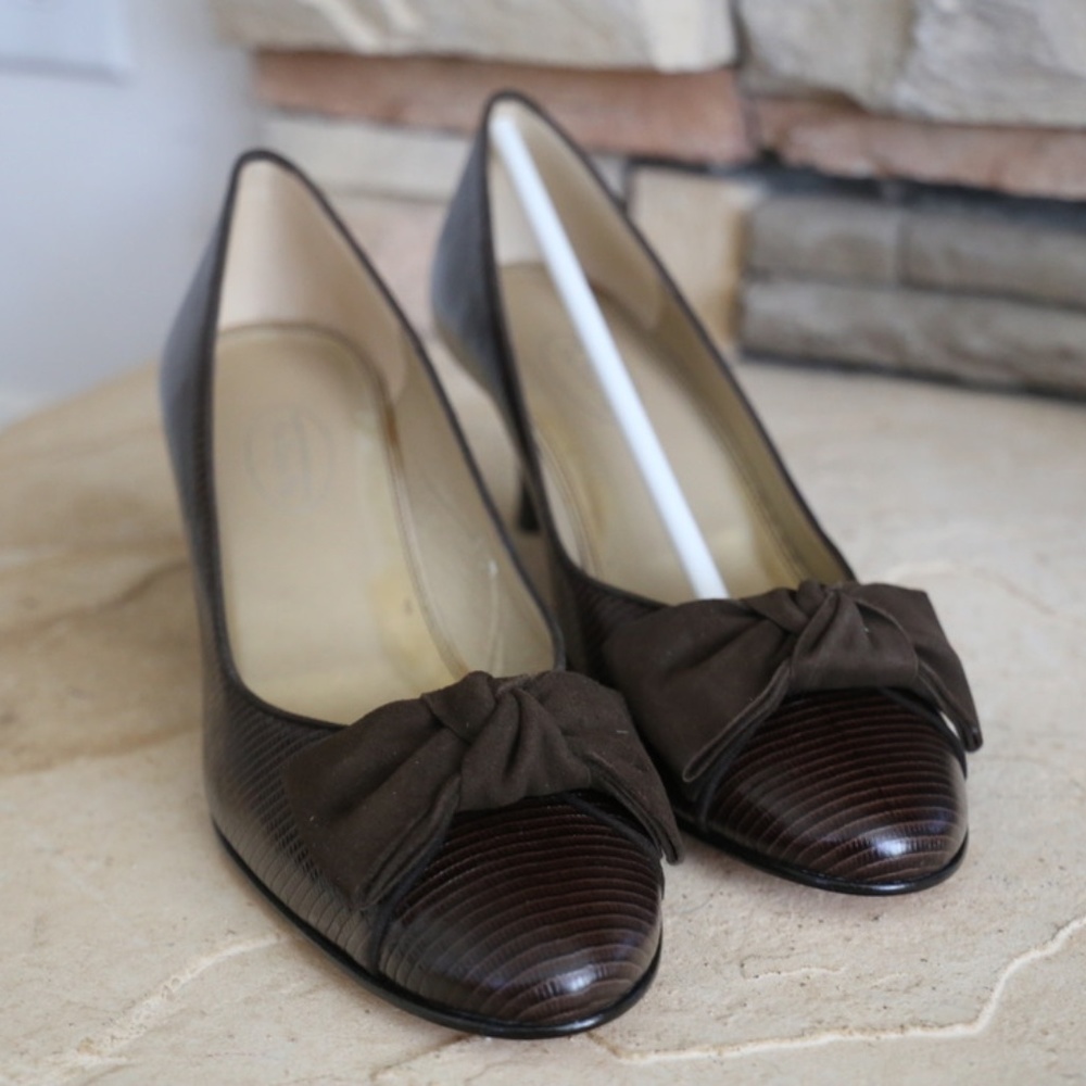 Brown Embossed Leather Pumps with Grosgrain Ribbon